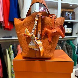 Hermes Taurillon Clemence Picotin Lock 18 PM Abricot